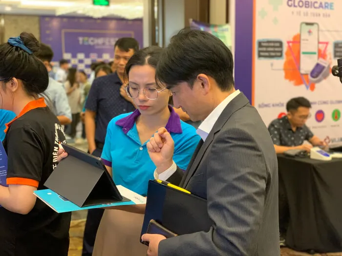 Chuyên viên Viindoo hỗ trợ 1-1 cho Doanh nghiệp tại Techfest Haiphong 2022